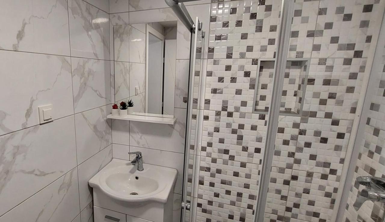 Vip Deluxe Apartment Arian 诺瓦利娅 外观 照片