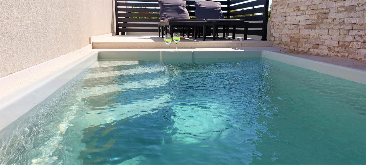 Vip Deluxe Apartment Arian 诺瓦利娅 外观 照片
