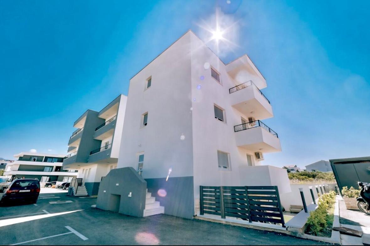 Vip Deluxe Apartment Arian 诺瓦利娅 外观 照片
