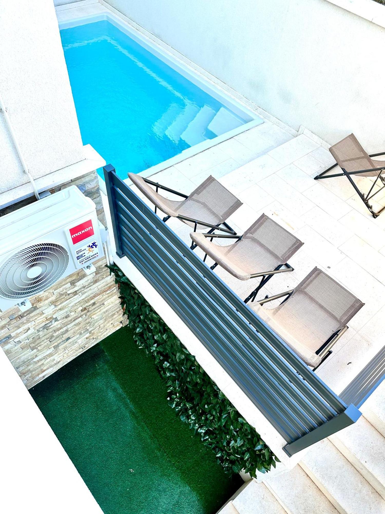 Vip Deluxe Apartment Arian 诺瓦利娅 外观 照片